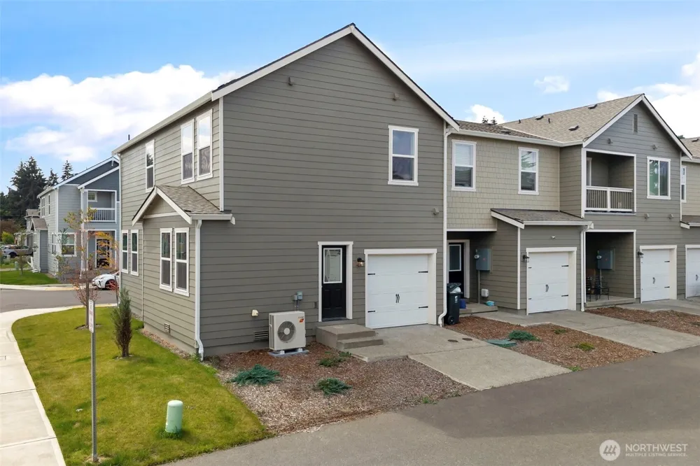 1221 E 53rd Street Tacoma, WA 98404