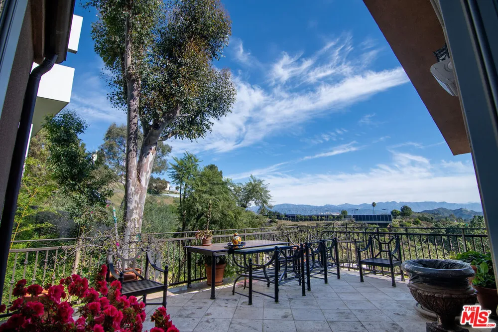 2480 Briarcrest Road Los Angeles, CA 90210