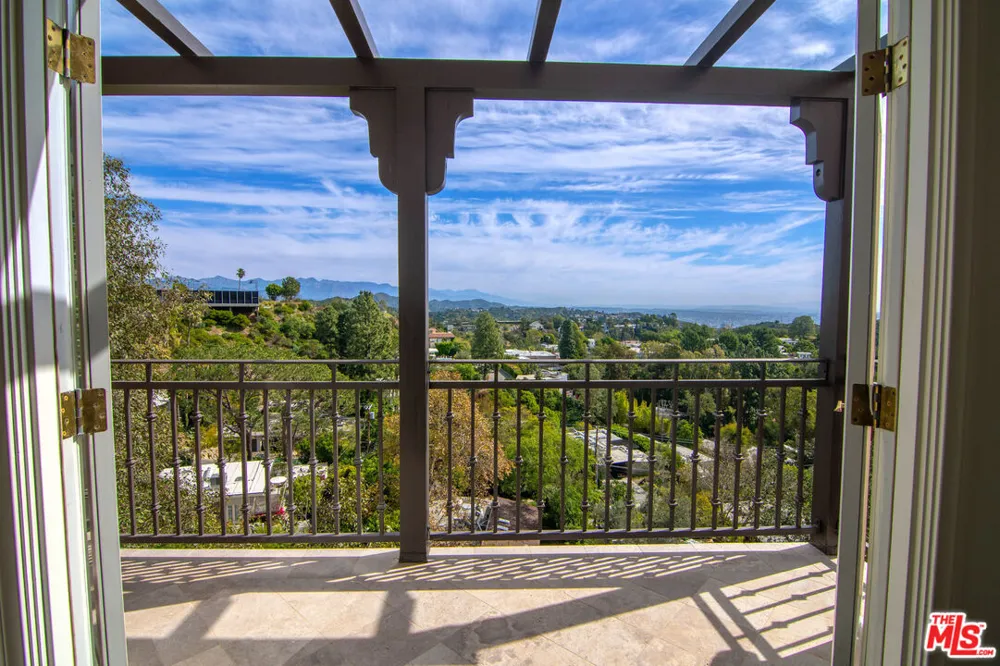 2480 Briarcrest Road Los Angeles, CA 90210