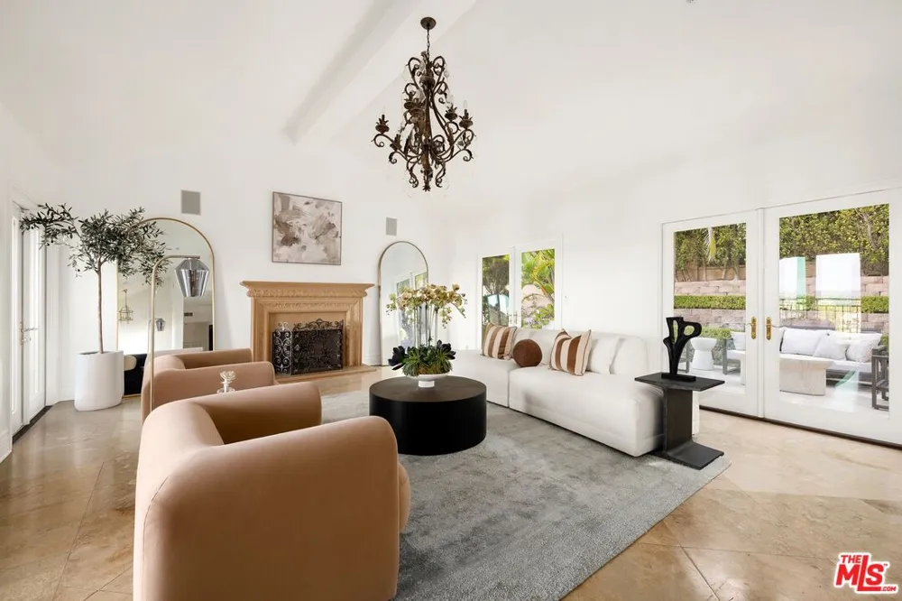 2480 Briarcrest Road Los Angeles, CA 90210