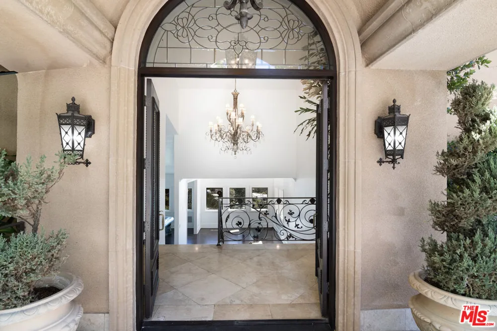 2480 Briarcrest Road Los Angeles, CA 90210