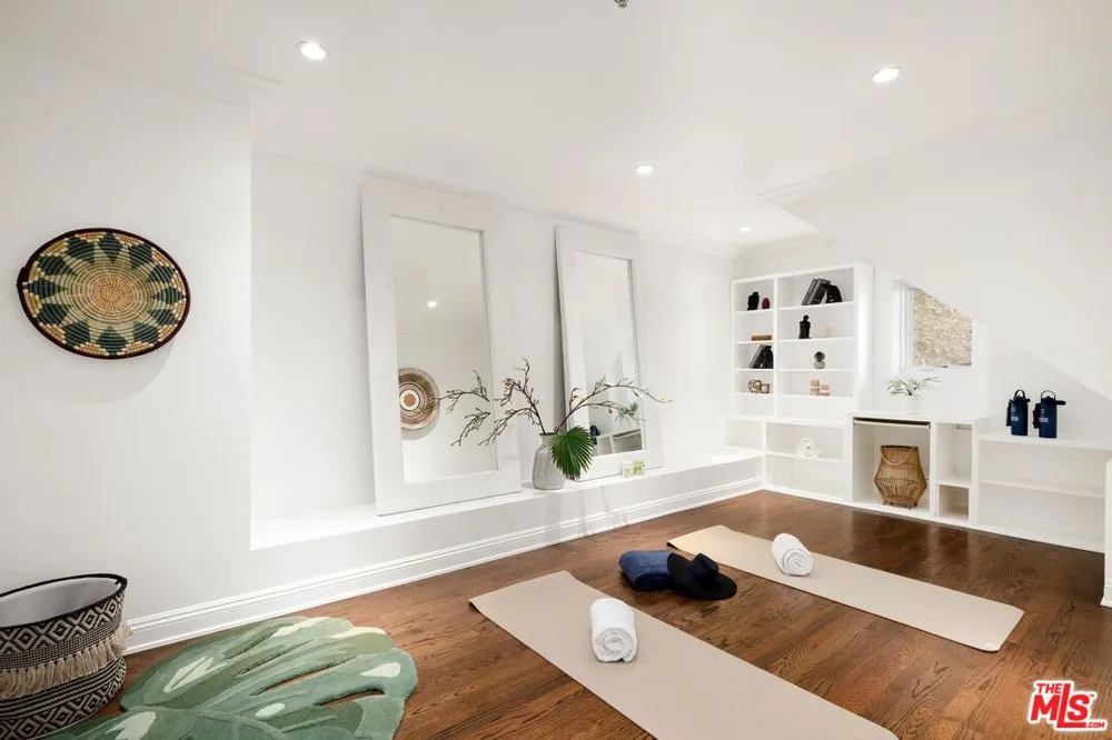 2480 Briarcrest Road Los Angeles, CA 90210