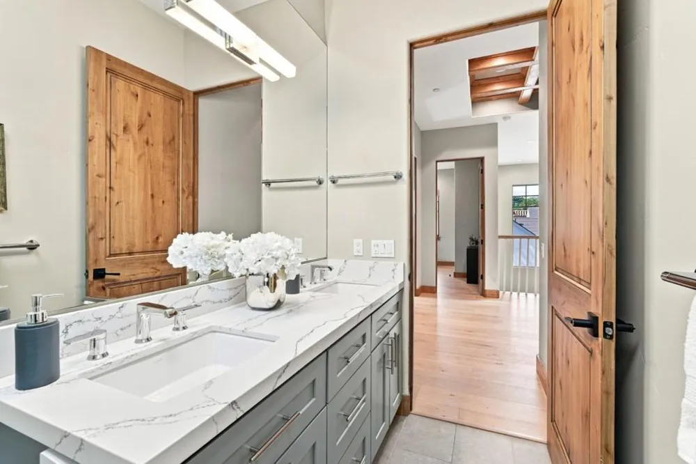 1015 Willow Glen Way San Jose, CA 95125