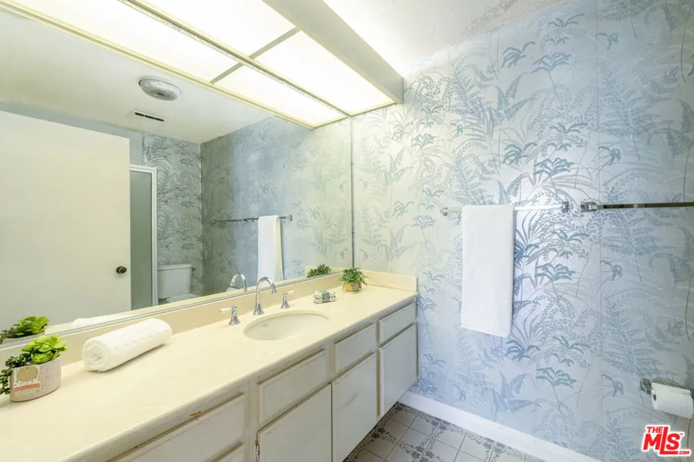 4210 Via Arbolada #220 Los Angeles, CA 90042