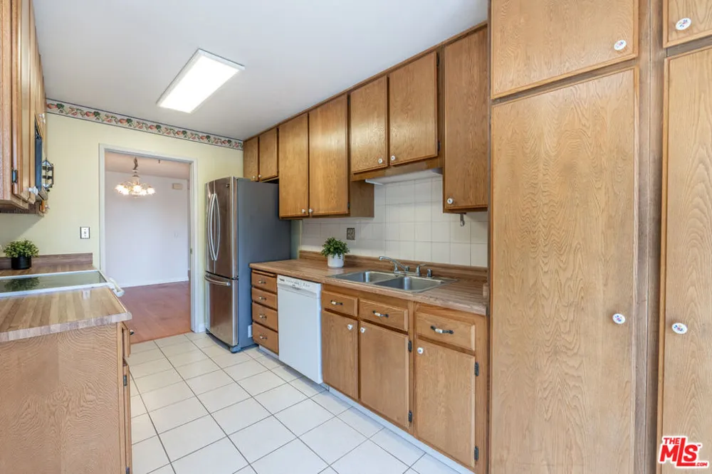 4210 Via Arbolada #220 Los Angeles, CA 90042