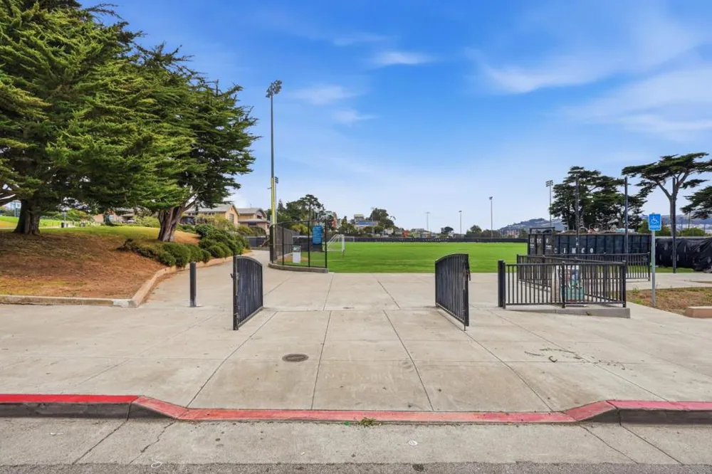 135 Farallones St San Francisco, CA 94112