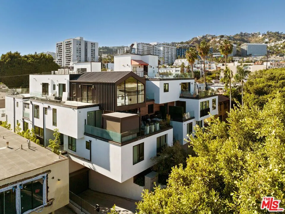 1017 Croft #PH01 Los Angeles, CA 90069