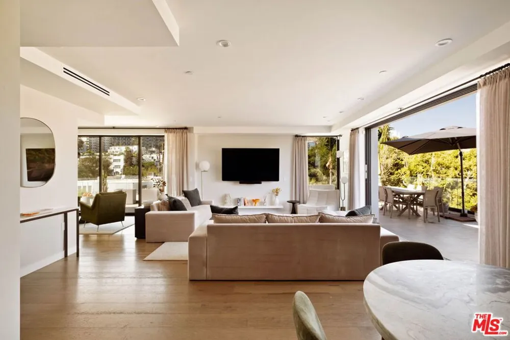 1017 Croft #PH01 Los Angeles, CA 90069