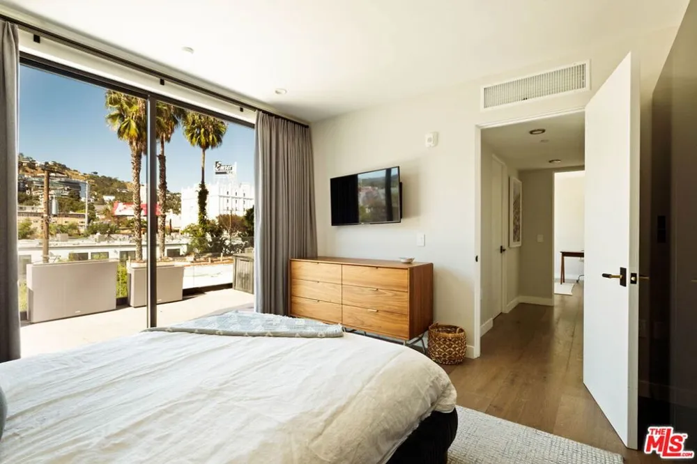 1017 Croft #PH01 Los Angeles, CA 90069