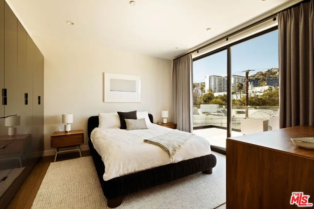 1017 Croft #PH01 Los Angeles, CA 90069