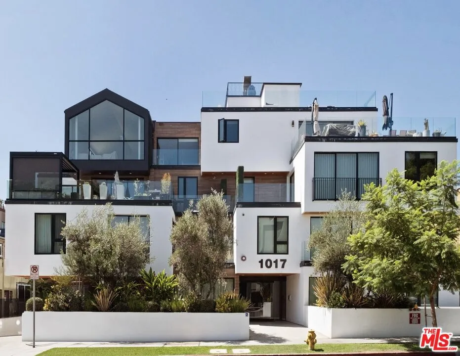 1017 Croft #PH01 Los Angeles, CA 90069
