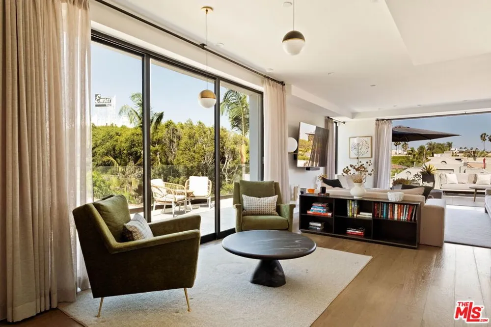 1017 Croft #PH01 Los Angeles, CA 90069