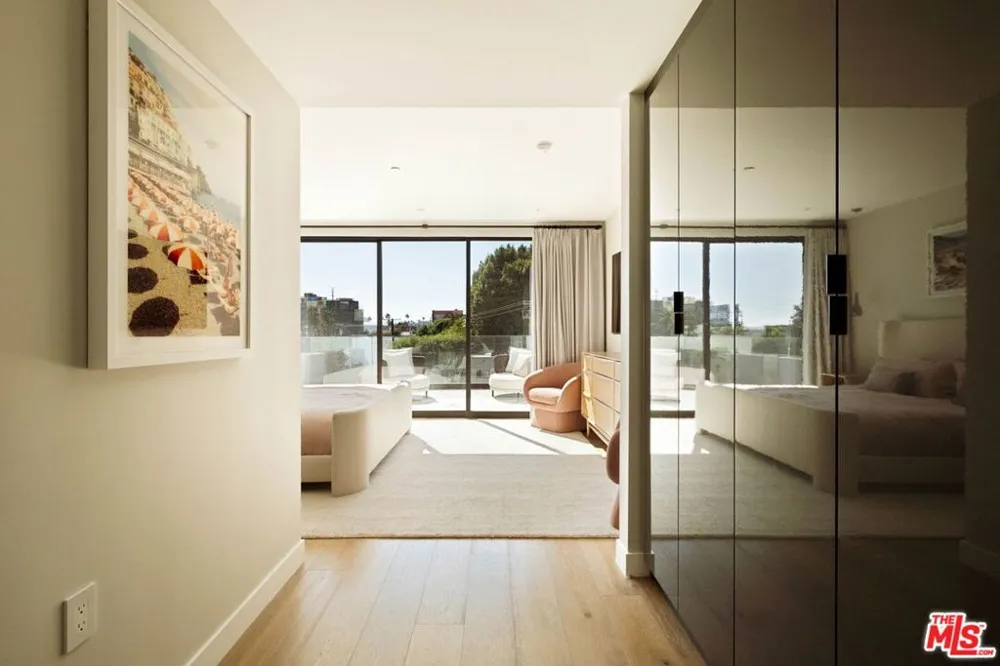 1017 Croft #PH01 Los Angeles, CA 90069