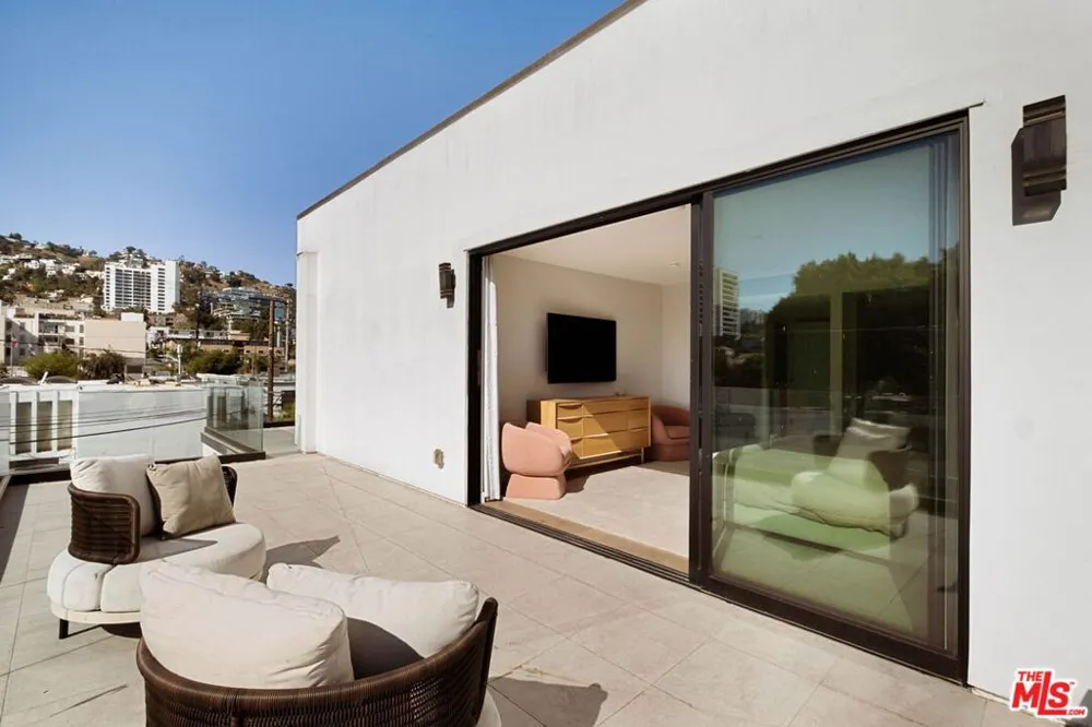1017 Croft #PH01 Los Angeles, CA 90069