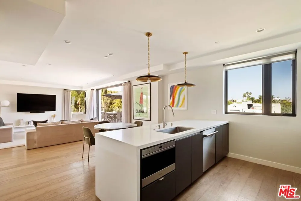 1017 Croft #PH01 Los Angeles, CA 90069