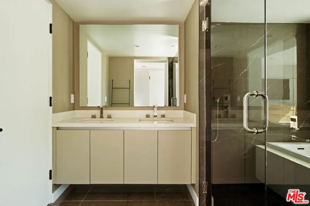 1017 Croft #PH01 Los Angeles, CA 90069