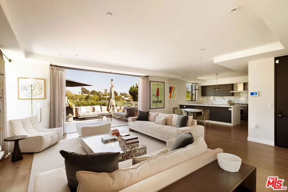 1017 Croft #PH01 Los Angeles, CA 90069