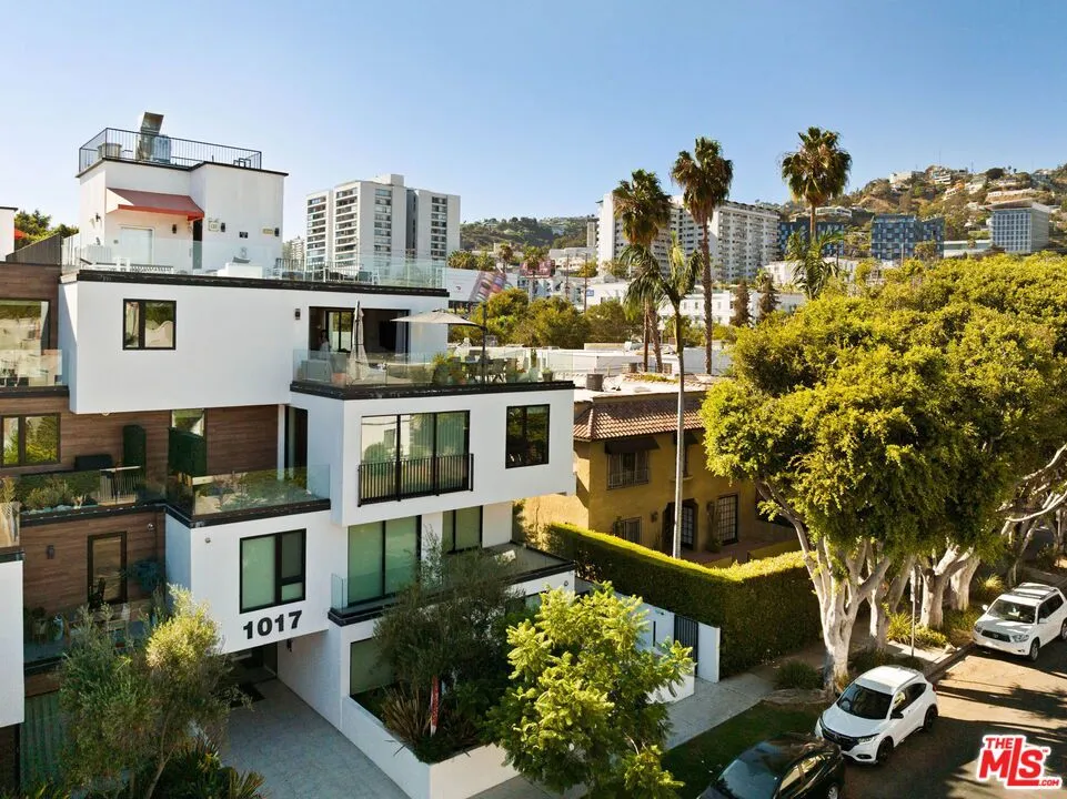 1017 Croft #PH01 Los Angeles, CA 90069