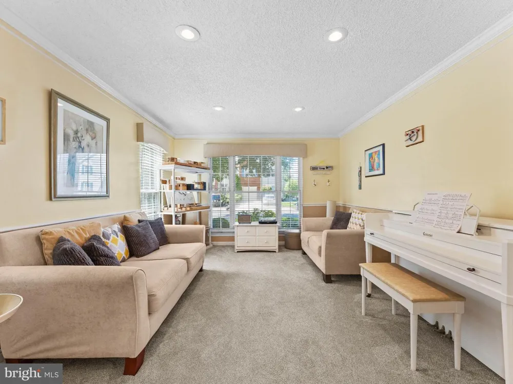 34 LA COSTA DRIVE Blackwood, NJ 08012