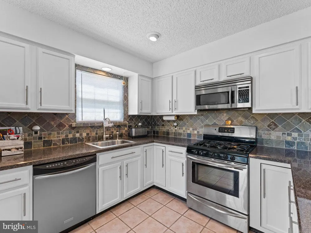 34 LA COSTA DRIVE Blackwood, NJ 08012