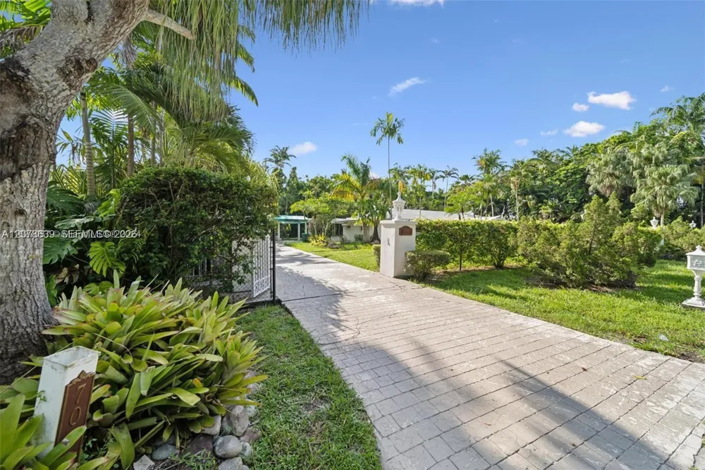 7080 NW 82nd Ter Parkland, FL 33067