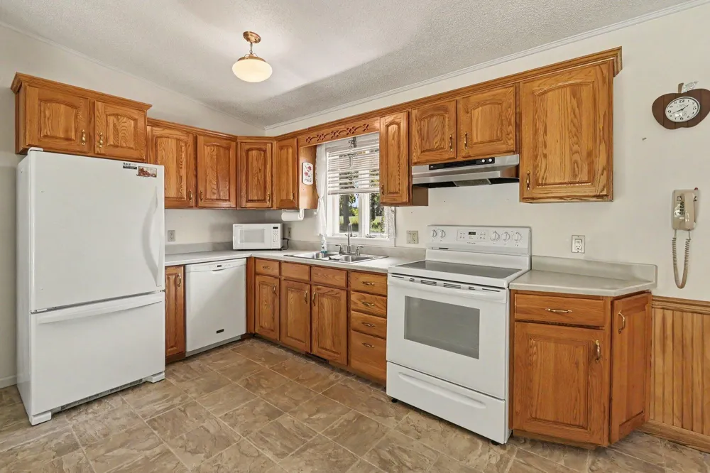 595 Albion Road Albion, MI 49224
