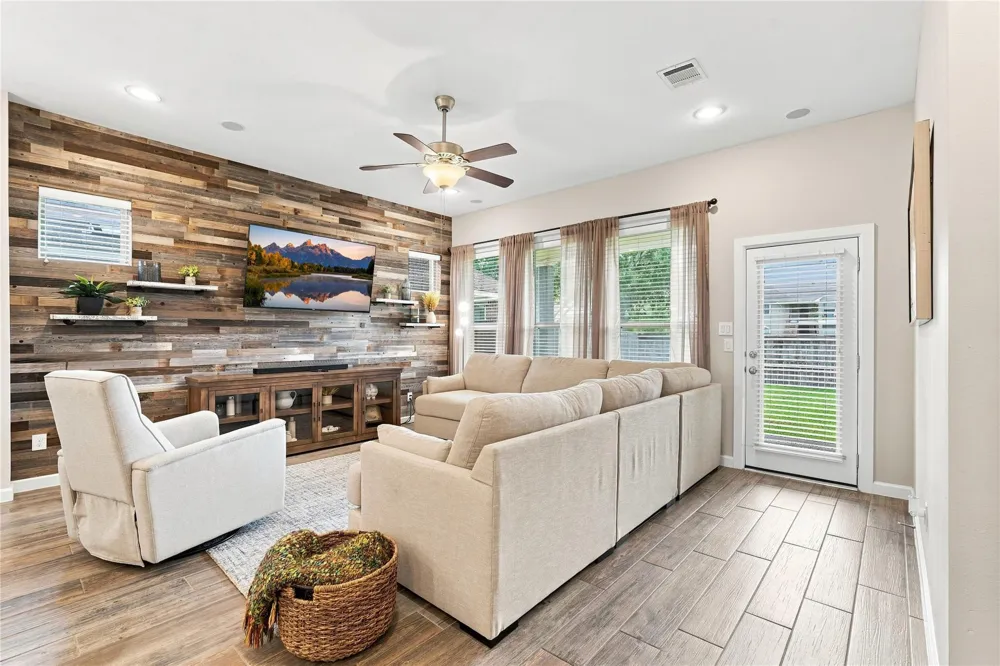 129 Saddle Drive Jersey Village, TX 77065