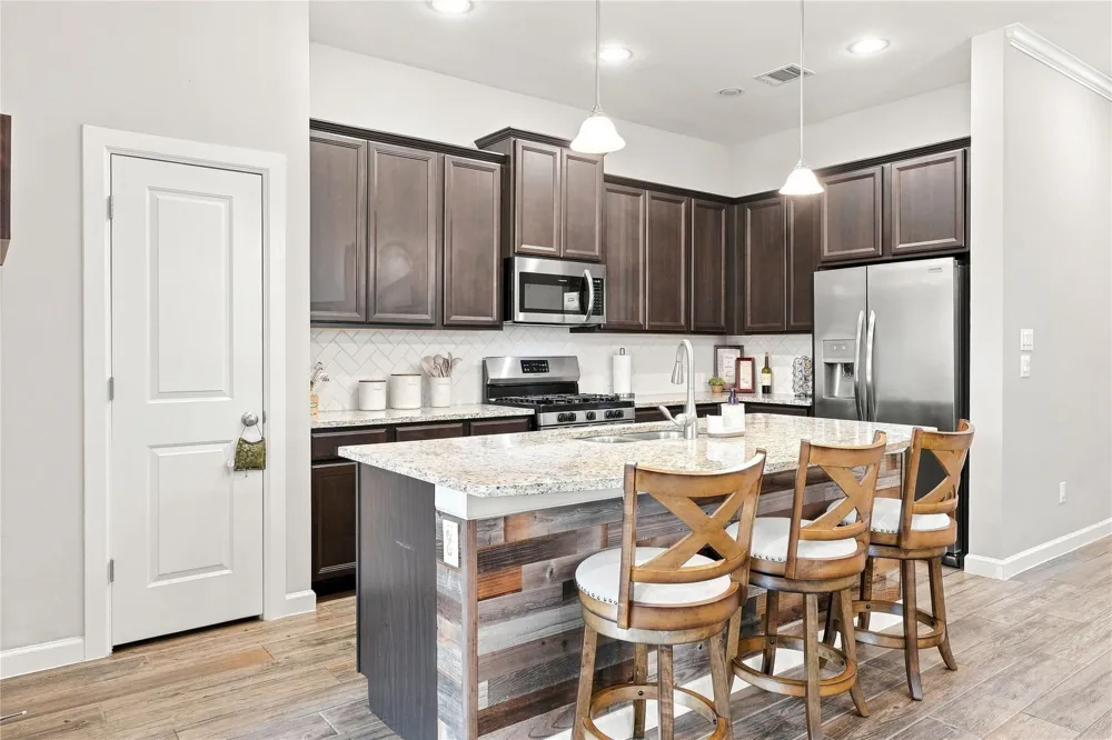 129 Saddle Drive Jersey Village, TX 77065