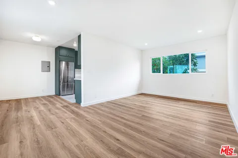 16185 W Sunset Blvd