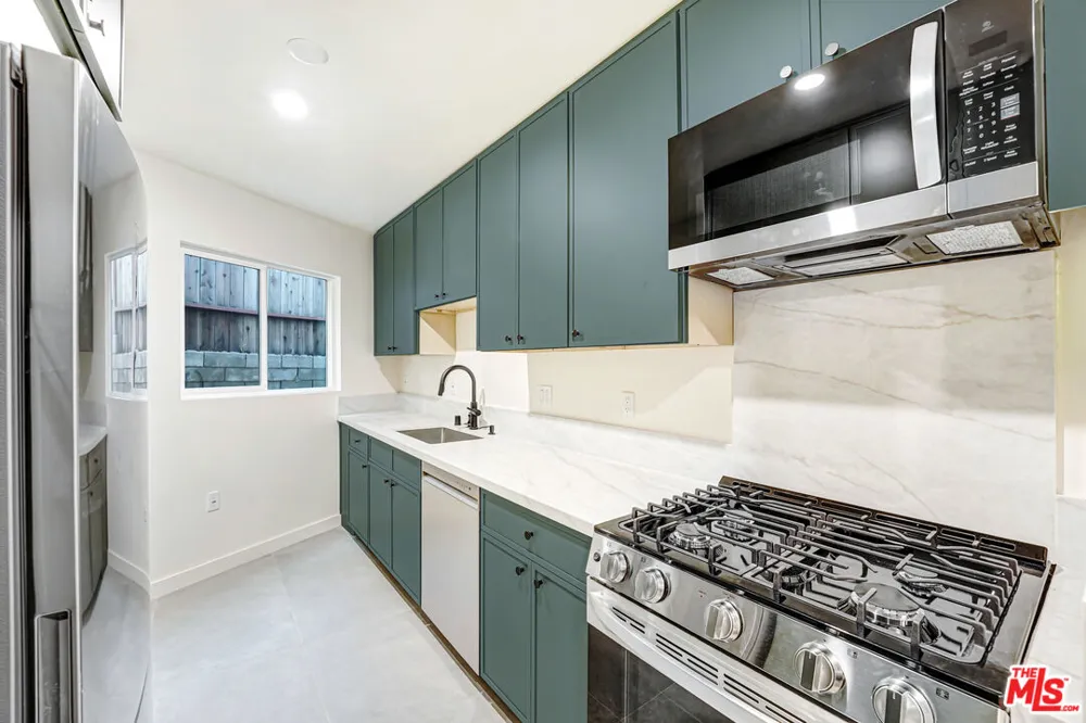 16185 W Sunset Blvd Pacific Palisades, CA 90272