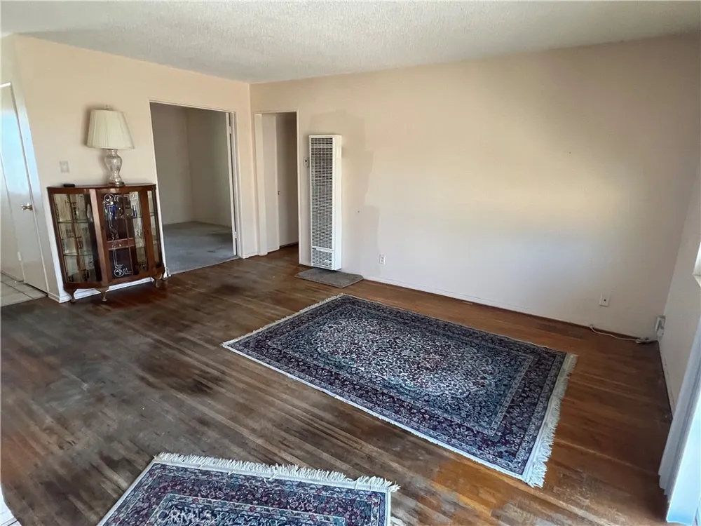 12413 Gradwell Lakewood, CA 90715