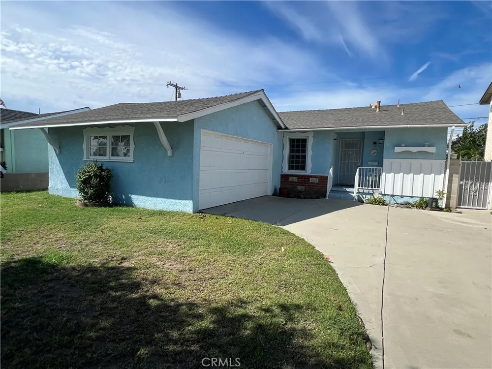 12413 Gradwell Lakewood, CA 90715