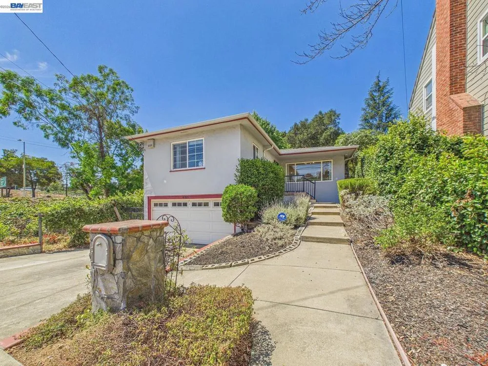 4015 Rusting Ave Oakland, CA 94605