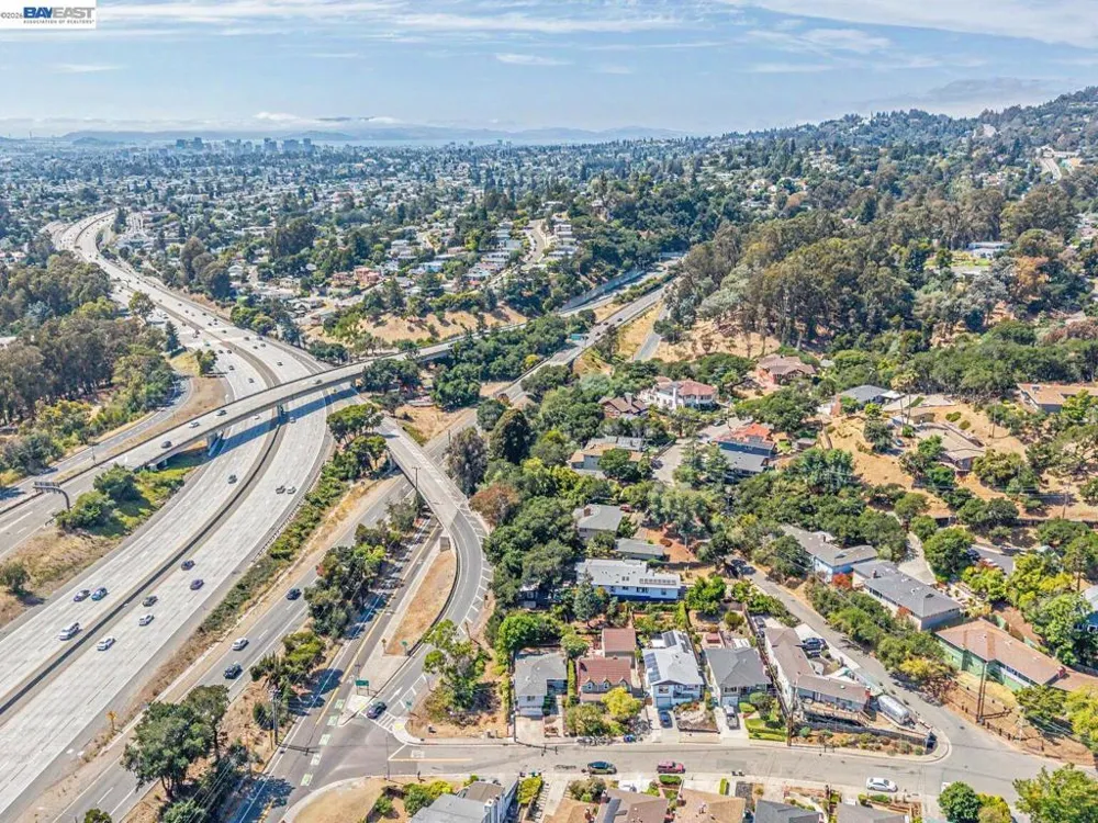 4015 Rusting Ave Oakland, CA 94605