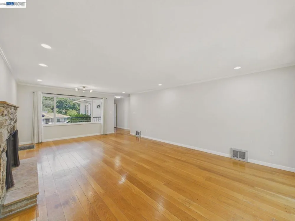 4015 Rusting Ave Oakland, CA 94605