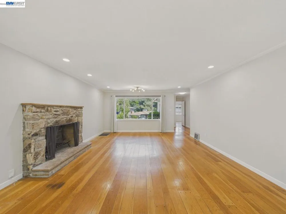 4015 Rusting Ave Oakland, CA 94605