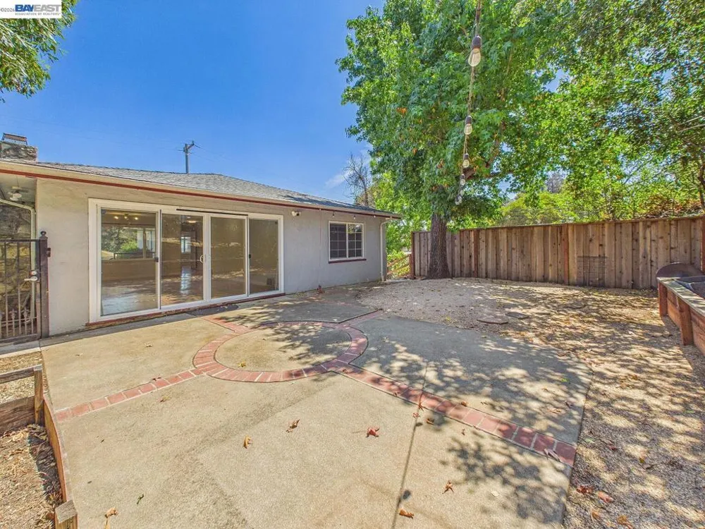 4015 Rusting Ave Oakland, CA 94605