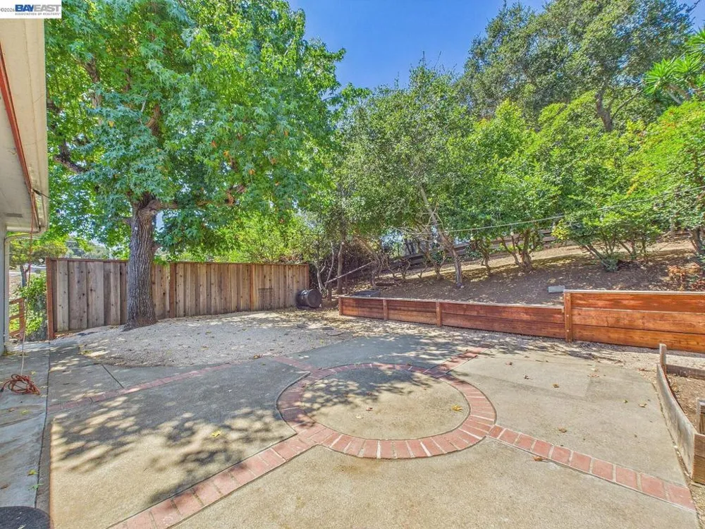 4015 Rusting Ave Oakland, CA 94605