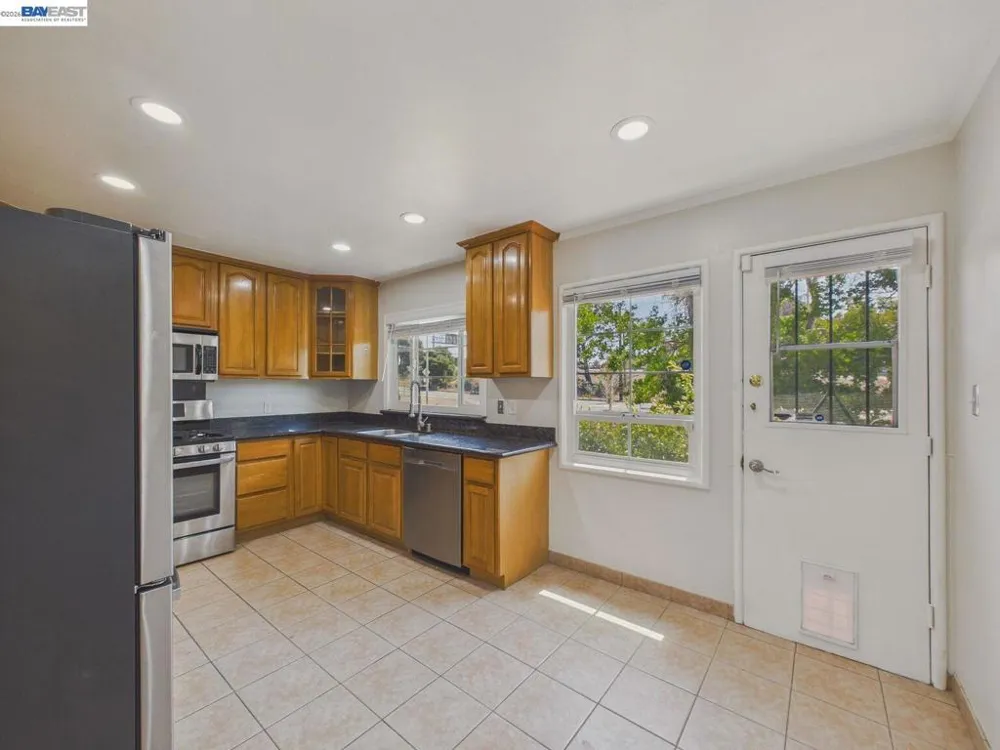 4015 Rusting Ave Oakland, CA 94605
