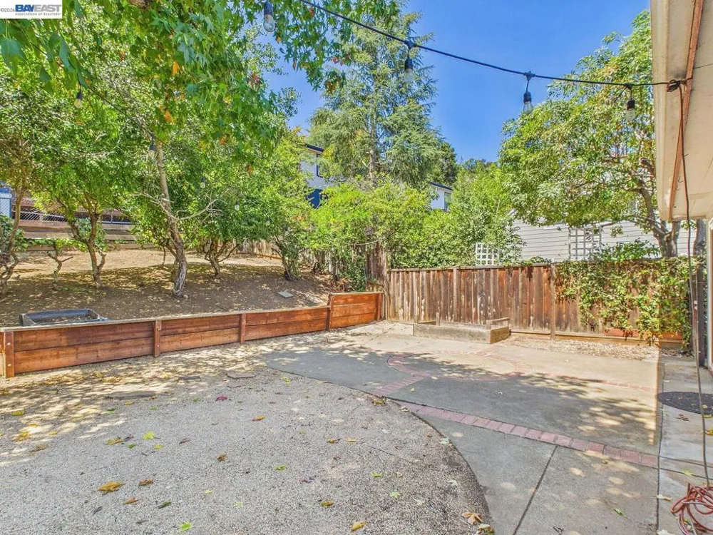 4015 Rusting Ave Oakland, CA 94605