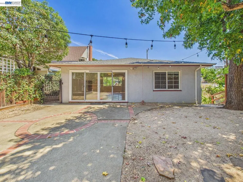 4015 Rusting Ave Oakland, CA 94605