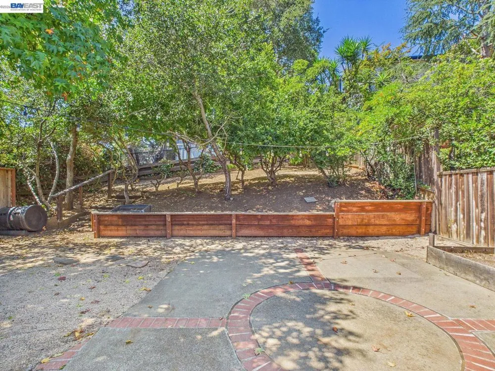 4015 Rusting Ave Oakland, CA 94605