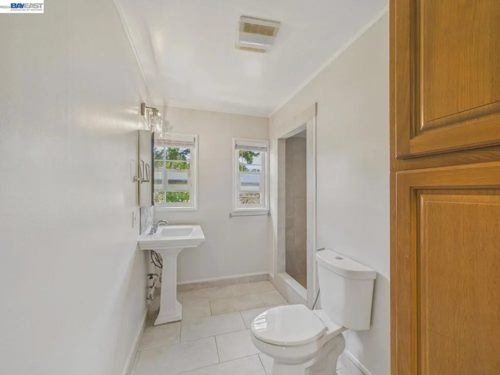 4015 Rusting Ave Oakland, CA 94605