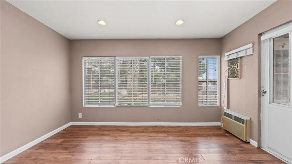 16165 Chiwi Apple Valley, CA 92307