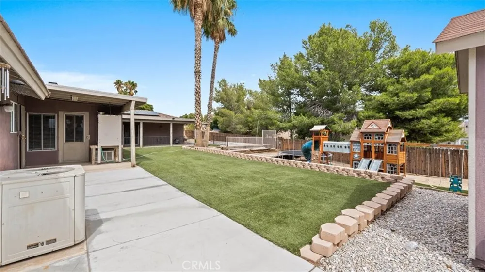 16165 Chiwi Apple Valley, CA 92307