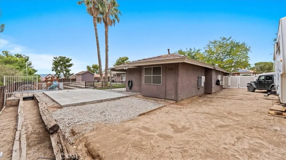 16165 Chiwi Apple Valley, CA 92307