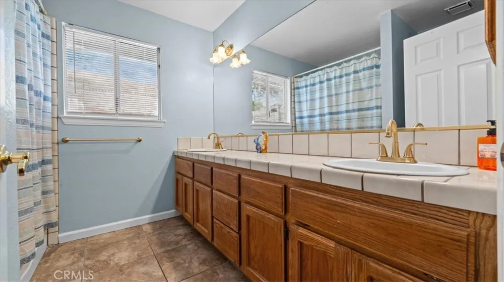 16165 Chiwi Apple Valley, CA 92307