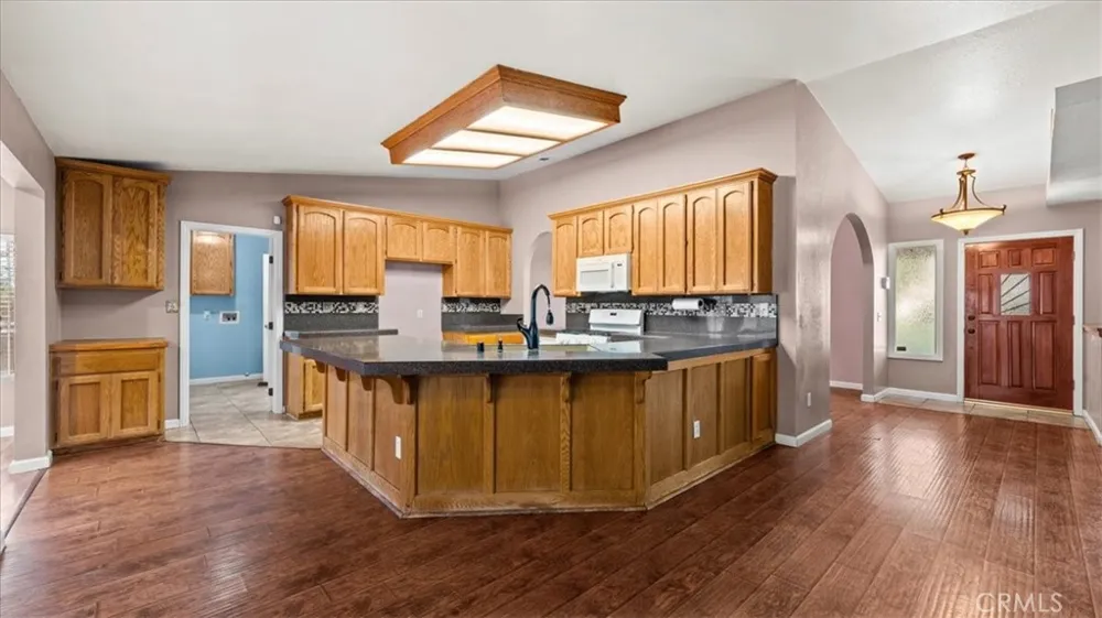 16165 Chiwi Apple Valley, CA 92307