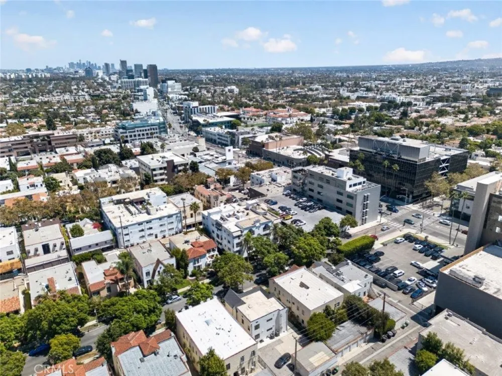 138 La Peer Drive Beverly Hills, CA 90211