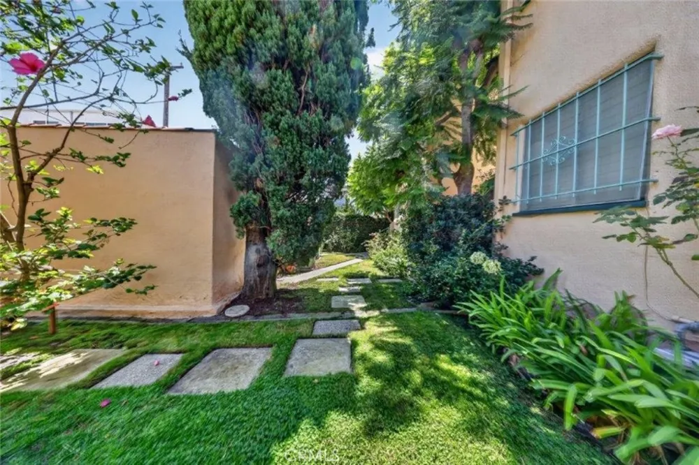 138 La Peer Drive Beverly Hills, CA 90211